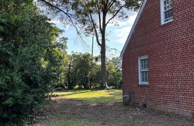 5813 Fitzhugh Avenue