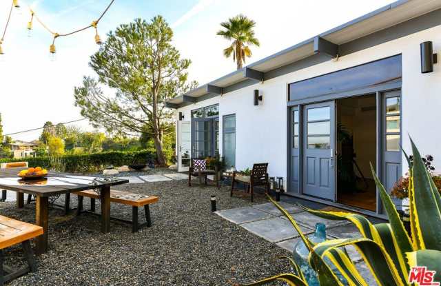 7107 Pacific View Dr