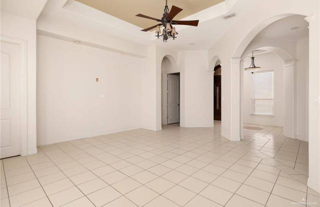 402 Hackberry Avenue