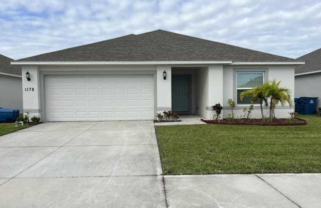 1178 Dania Circle NE