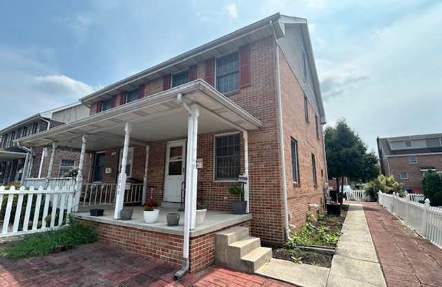 3 Bedroom 1.5 Bathroom Available in Lancaster