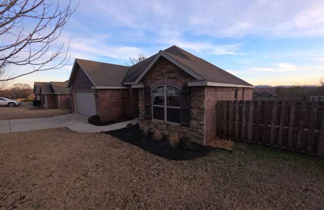 Lovely 3 bedroom home in northwest Fayetteville