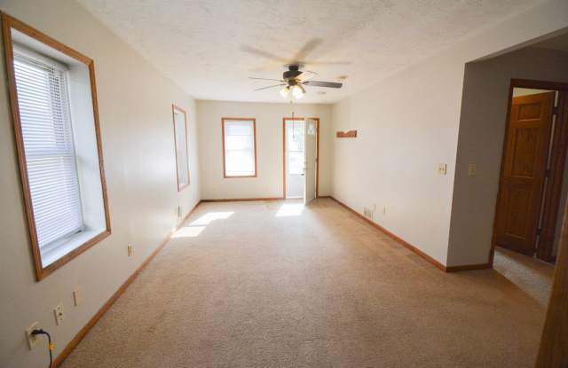 Cute house, great location, move in and make it your home!