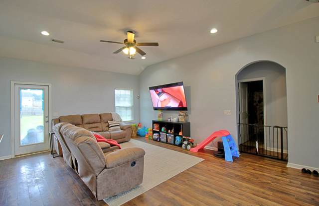 452 Huntington Drive