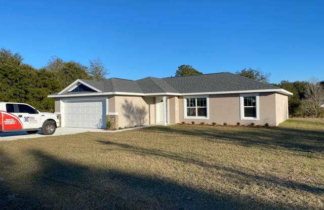 Available December 15th.....Custom Home - Desirable SE Ocala Neighborhood 3/2/2 **WON'T LAST**