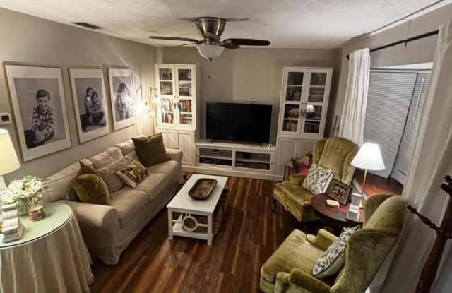 Photo of 3 Bedroom || 2.5 Bathroom - Townhome