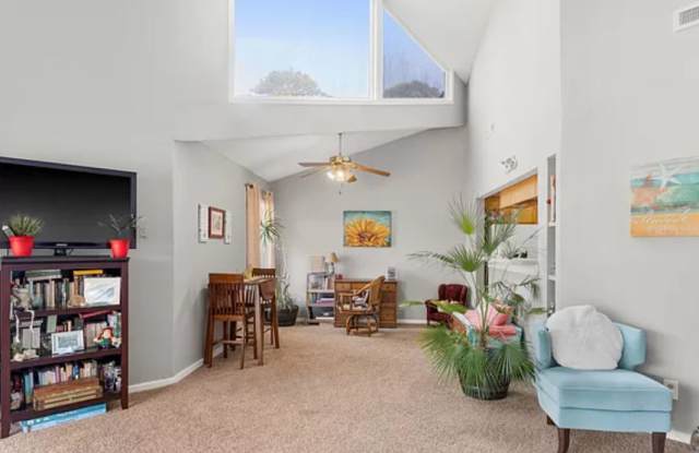 Photo of 728 Azalea Drive