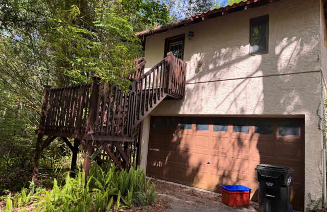 Charming 2 Bed, 1 Bath Carriage House in Historic Golfview