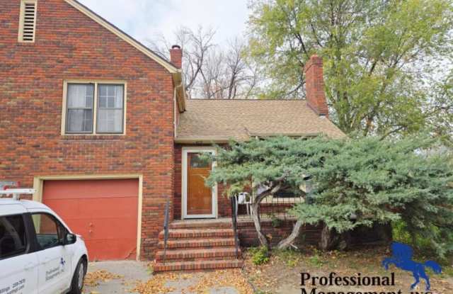 Photo of 812 1st Street West