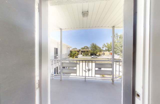 Lovely 2/1 apartment move in now- 1/2 off first month rent