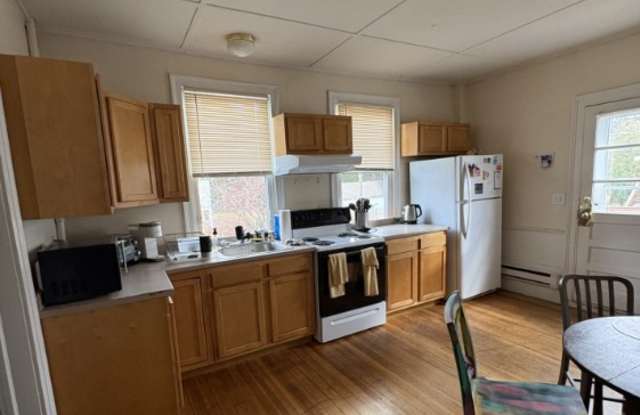 1185 North Pleasant Street - B