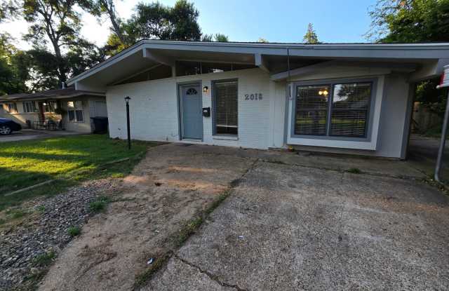 3 bedroom 1.5 bathroom--Shady Grove Neighborhood