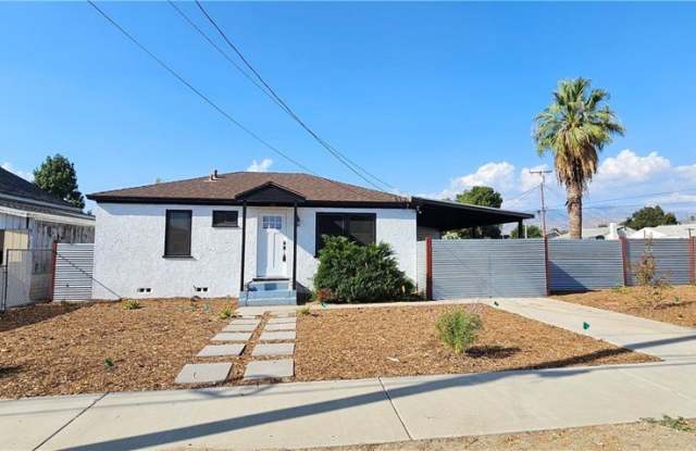 102 W Delaware Avenue