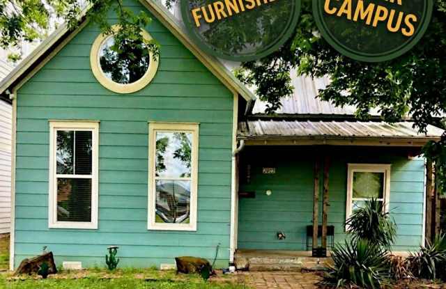 2 bedroom HOUSE on the edge of Baylor's campus!
