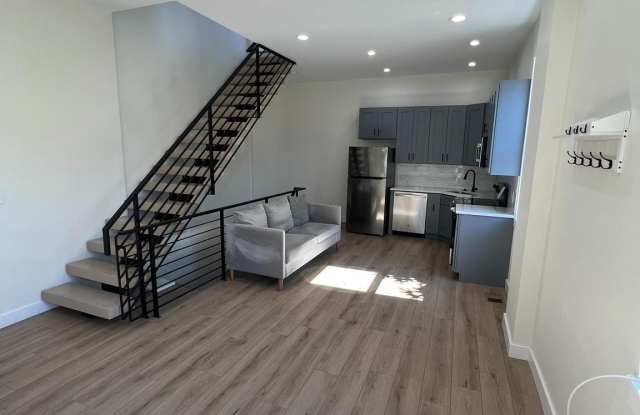 Photo of 1315 E EYRE Street