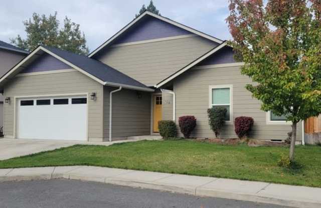 108 SW Little Meadow Ln