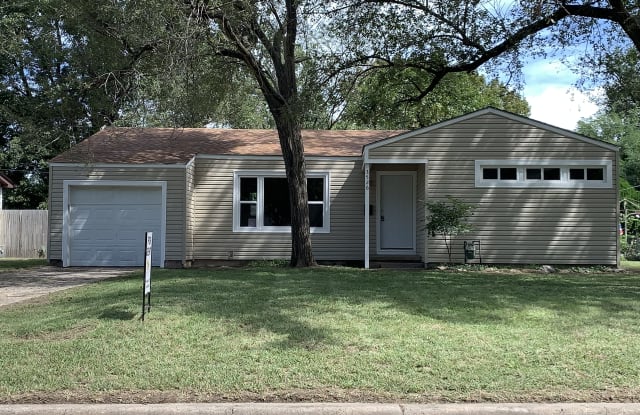 3526 S Vine St - 3526 South Vine Street, Wichita, KS 67217