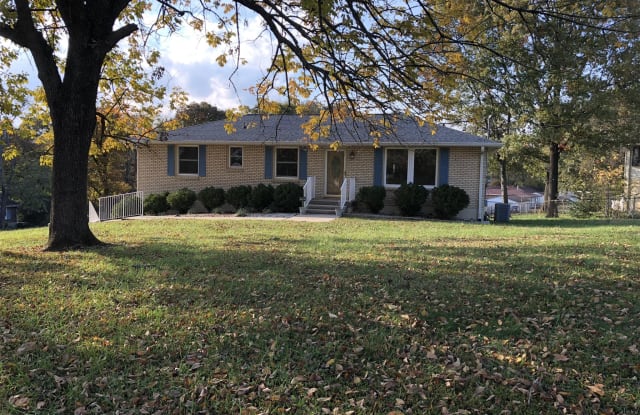 127 Colonial Drive - 127 Colonial Drive, Hendersonville, TN 37075