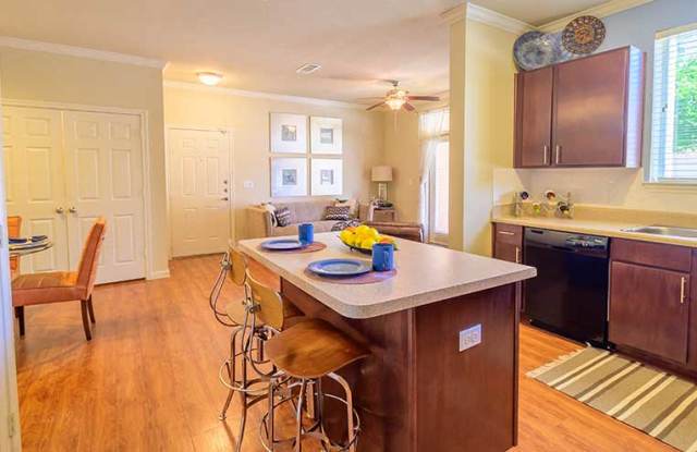 Photo of Parkway Grande Apartment Homes