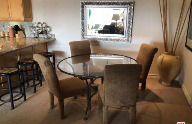 415 Montana Ave unit: 306