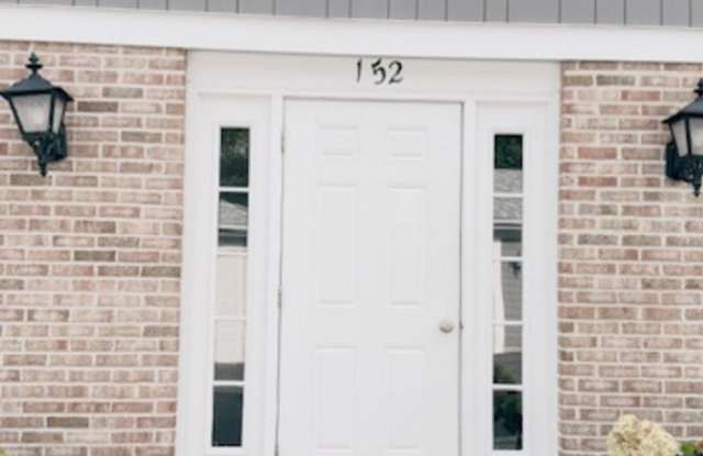 Photo of 152 E Winchester Road