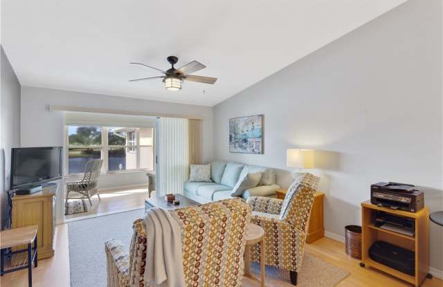 605 W Lake Jasmine Circle