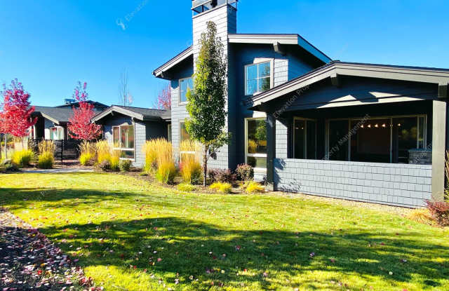 Photo of Luxury Single-Level 3BR - 3.5BA Living in Tetherow