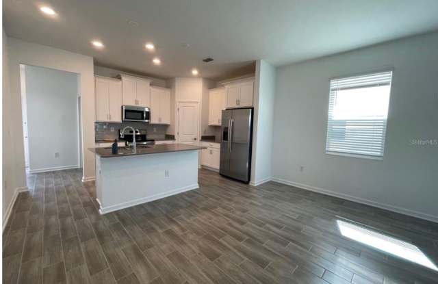 1748 CROSS PRAIRIE PARKWAY