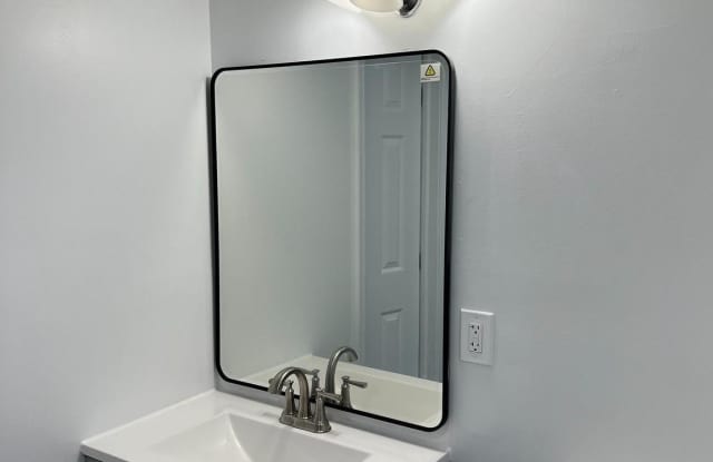 1342 NE LEVIS Street NE