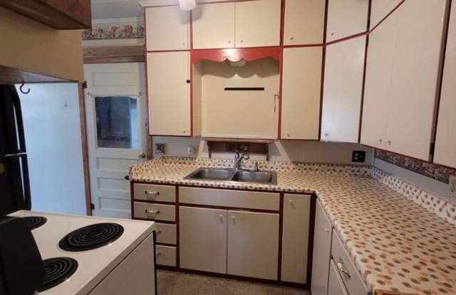 $695 - 2 bed 1 bath - Single Family Home