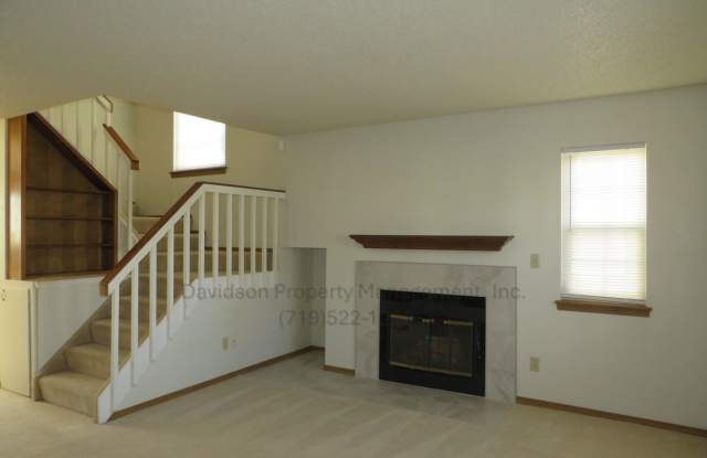 Great 2 Story Townhouse in the Briargate Area