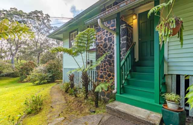 Charming 2 Bedroom / 1 Bath Cottage in Cool Volcano