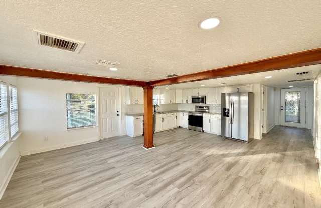 715 E SILVER STAR ROAD