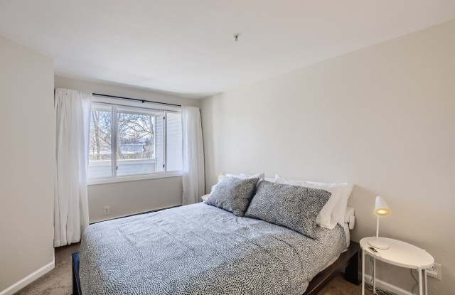 Photo of Lovely Pearl St. Condo 1 BDR/1 BA Downtown Boulder