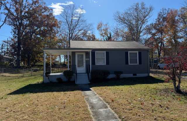 Photo of Charming 2 Bedroom Home With Spacious Yard!