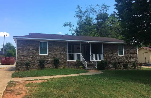Adorable 3 Bedroom, 2 Bath Ranch Near Donaldson Center!!