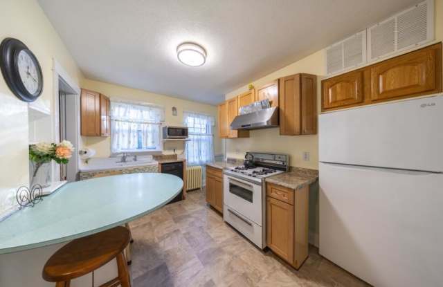 Photo of 1876 Washington St.