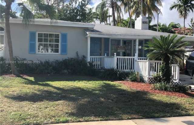 Photo of 1628 NE 4th Pl