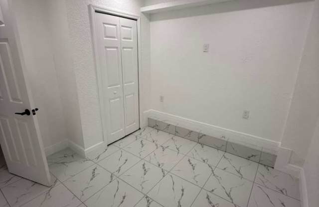 Photo of 6502 West Clifton Street