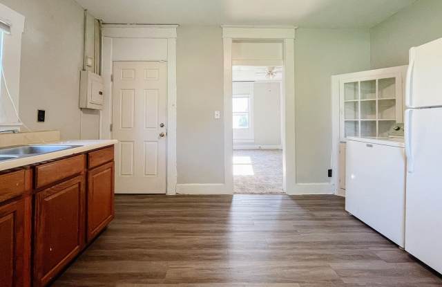 AVAILABLE NOW! Close to Campus