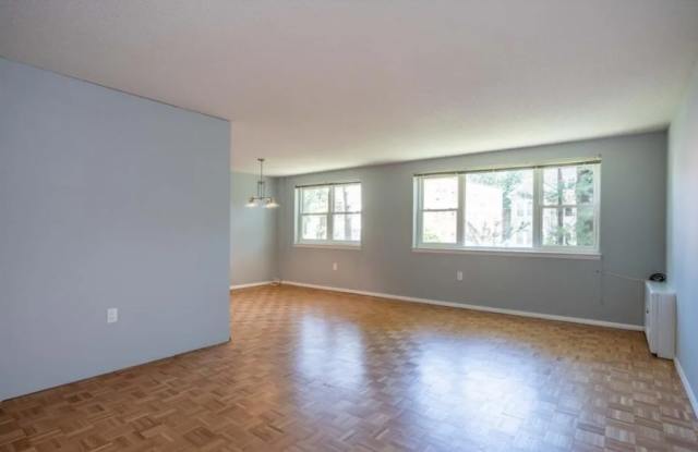 887 Farmington Avenue