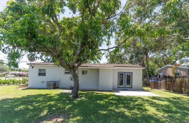 1101 N 71st Ter - 1101 North 71st Terrace, Hollywood, FL 33024