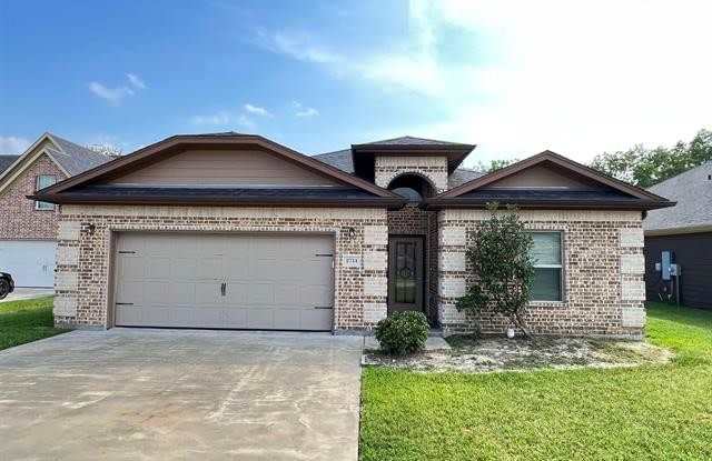2711 Amber Ave.