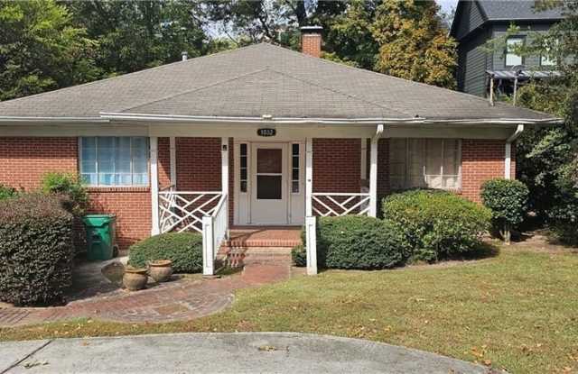 1032 Standard Drive NE