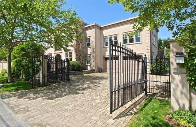 Photo of 203 Coggeshall Avenue