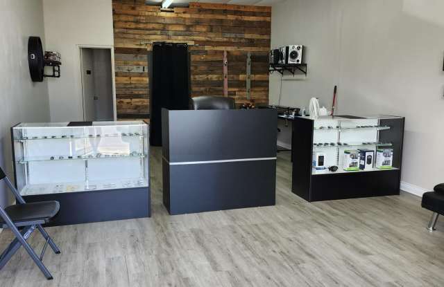 Photo of 1 NW Holmes Boulevard