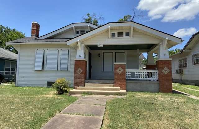 Photo of 1239 E HIGHLAND BLVD