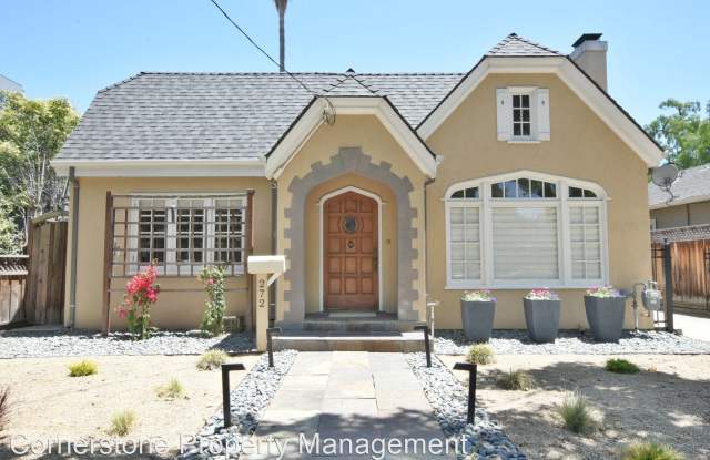 272 Rhodes Ct