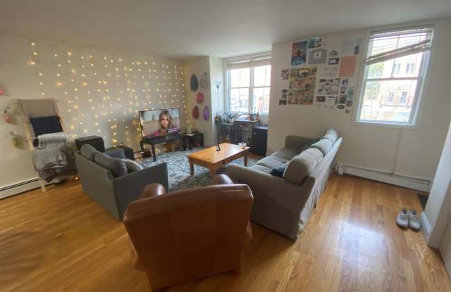 HOT MISSION HILL 4 BED!!