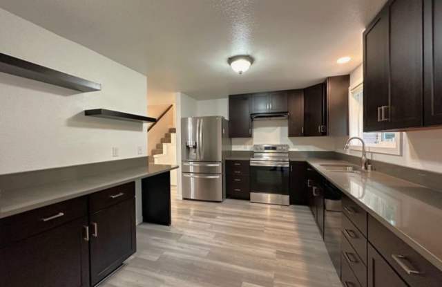 Welcome Home: Cozy 3BR/2BA Lake Holiday Retreat